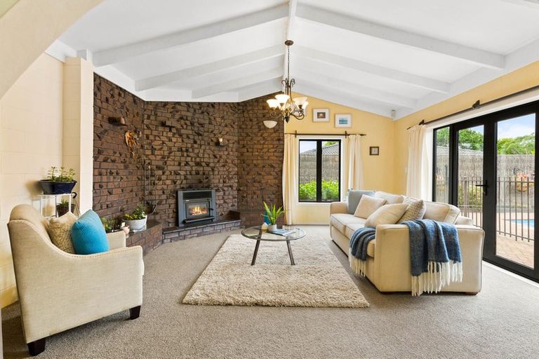 Photo of property in 22 Matuhi Rise, Henderson, Auckland, 0612