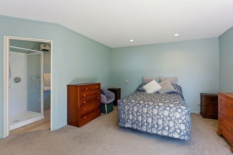 Photo of property in 19 Hadleigh Court, Paraparaumu, 5032