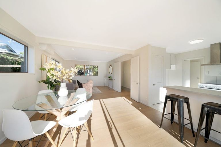 Photo of property in 3/1a Amberley Avenue, Te Atatu South, Auckland, 0610