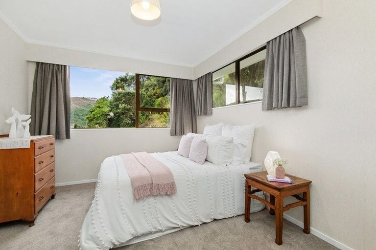 Photo of property in 49 Woodman Drive, Tawa, Wellington, 5028