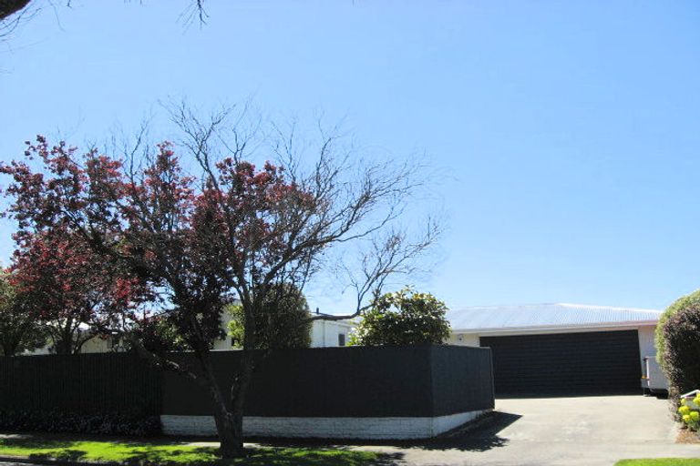 Photo of property in 30 Oakfield Street, Burnside, Christchurch, 8053