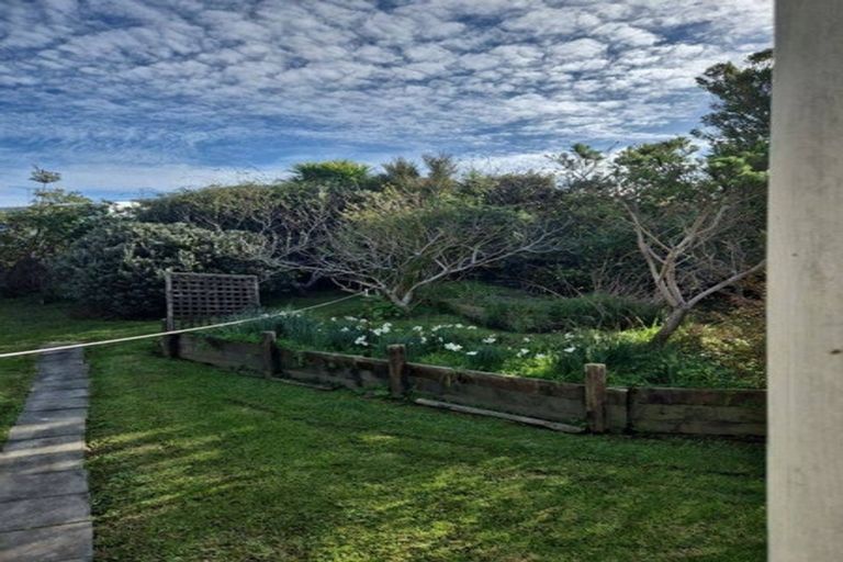 Photo of property in 38 Potter Avenue, Northcote, Auckland, 0627