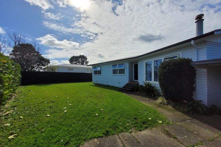 Photo of property in 79 Lauderdale Road, Birkdale, Auckland, 0626