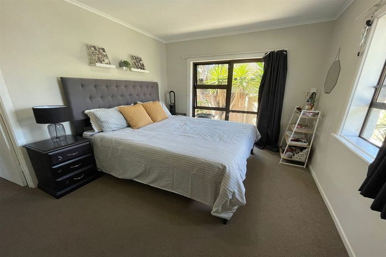 Photo of property in 18 Rollerson Street, Papakura, 2110