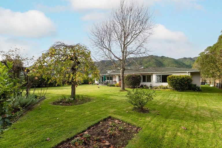 Photo of property in 29 Cranbrook Grove, Waikanae, 5036