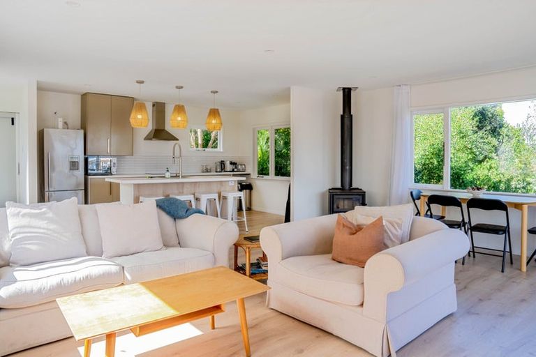 Photo of property in 15 Pacific Parade, Army Bay, Whangaparaoa, 0930