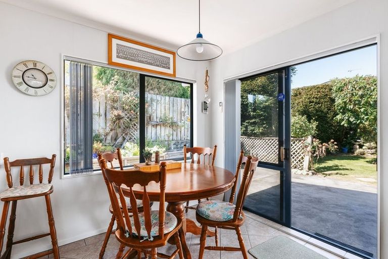 Photo of property in 16 Margaret Drive, Omokoroa, 3114