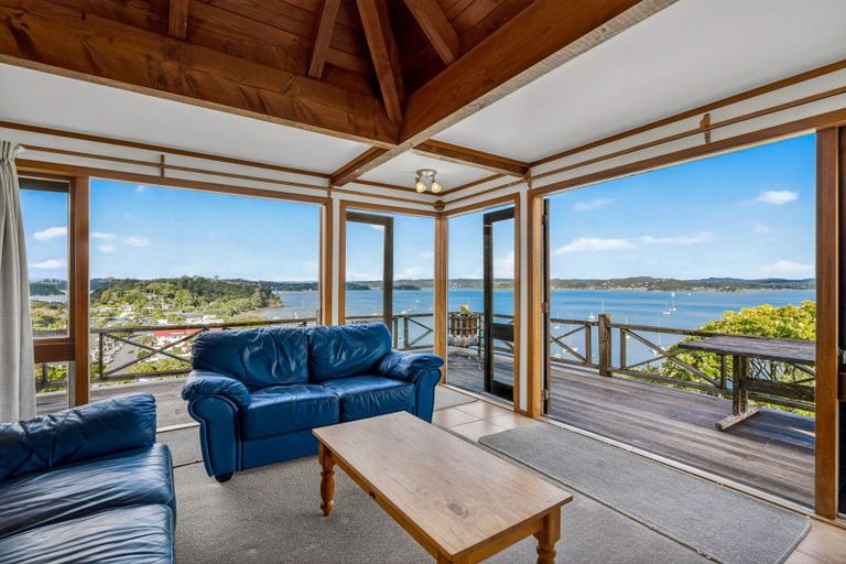 Photo of property in 9 Te Maiki Rise, Russell, 0202