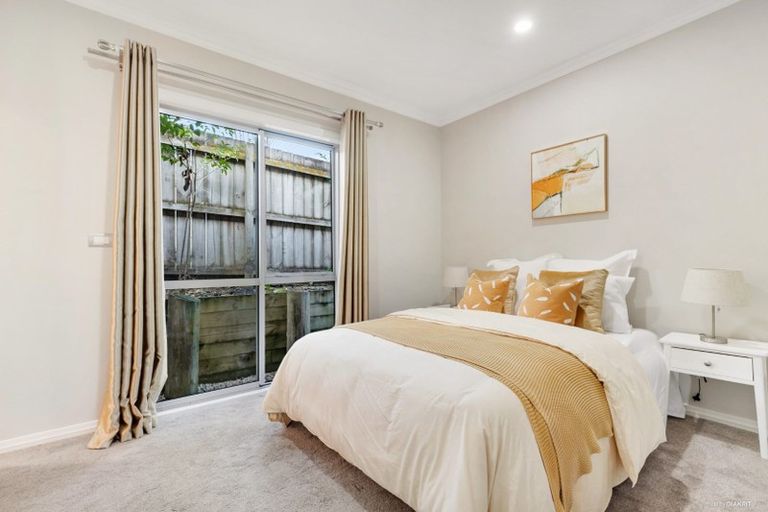 Photo of property in 436 East Coast Road, Windsor Park, Auckland, 0630