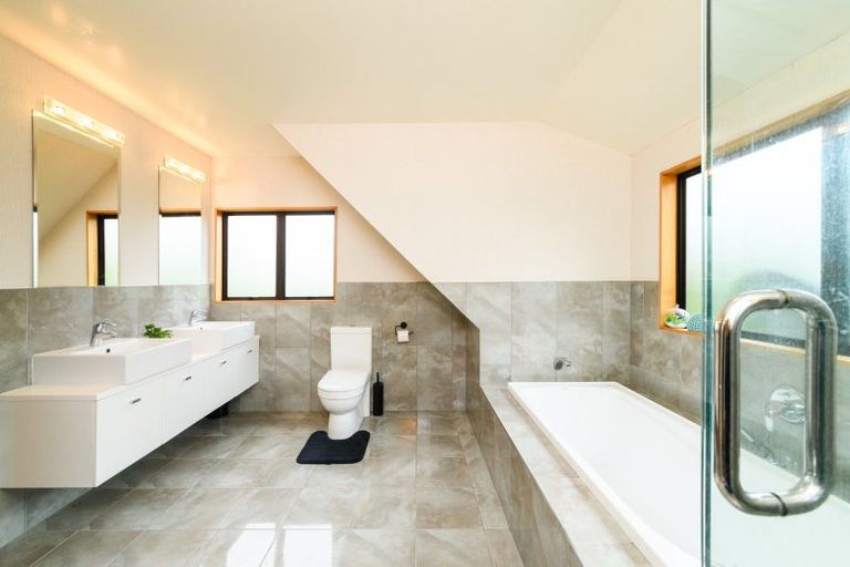 Photo of property in 35 Te Awe Awe Street, Hokowhitu, Palmerston North, 4410