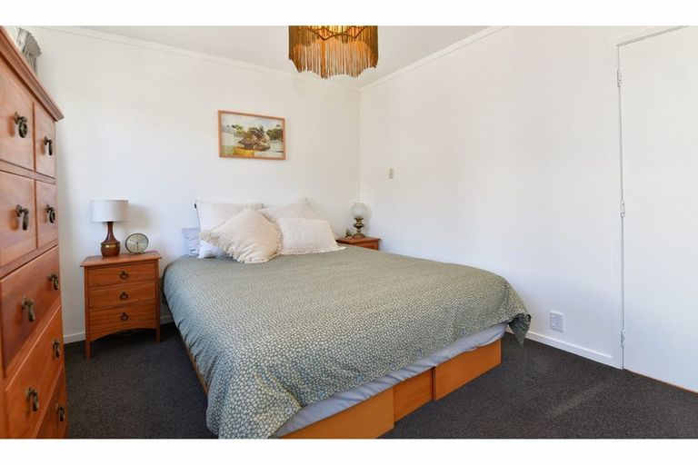 Photo of property in 30 Holiday Road, Stanmore Bay, Whangaparaoa, 0932