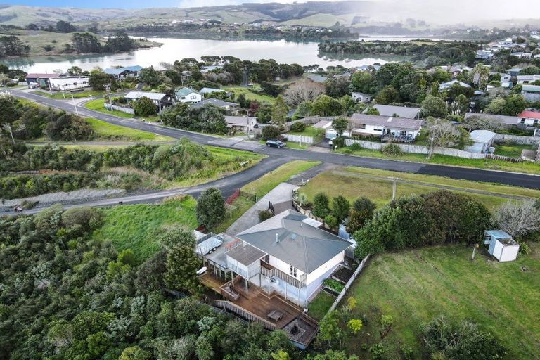 Photo of property in 2 Point Street, Raglan, 3225