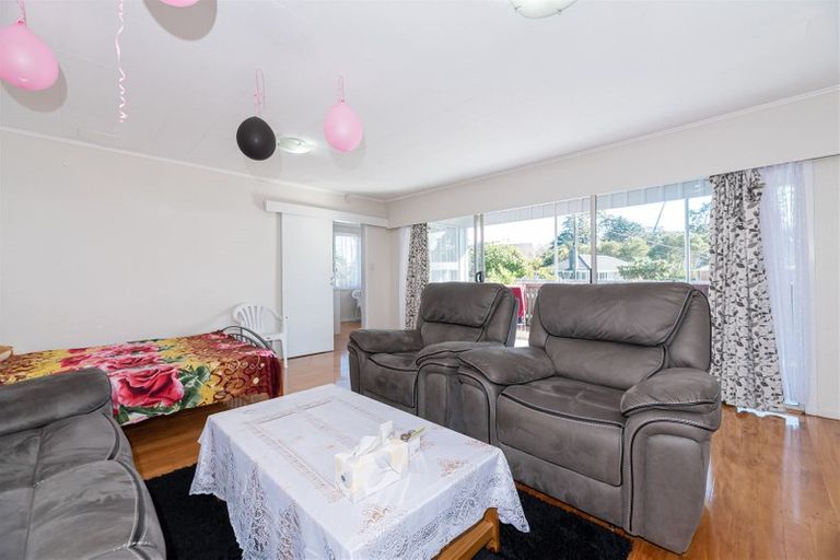 Photo of property in 7 Coletta Lane, Te Atatu South, Auckland, 0610