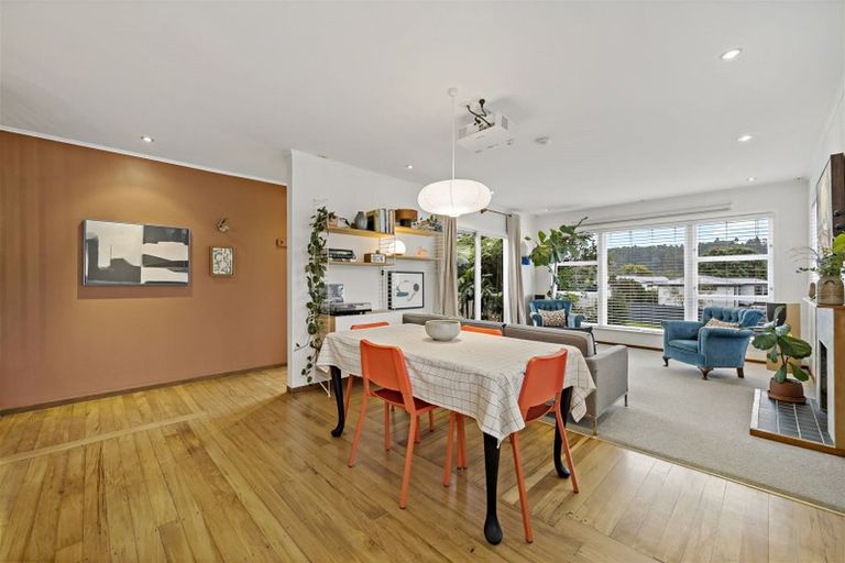 Photo of property in 10 Taioma Crescent, Te Atatu Peninsula, Auckland, 0610