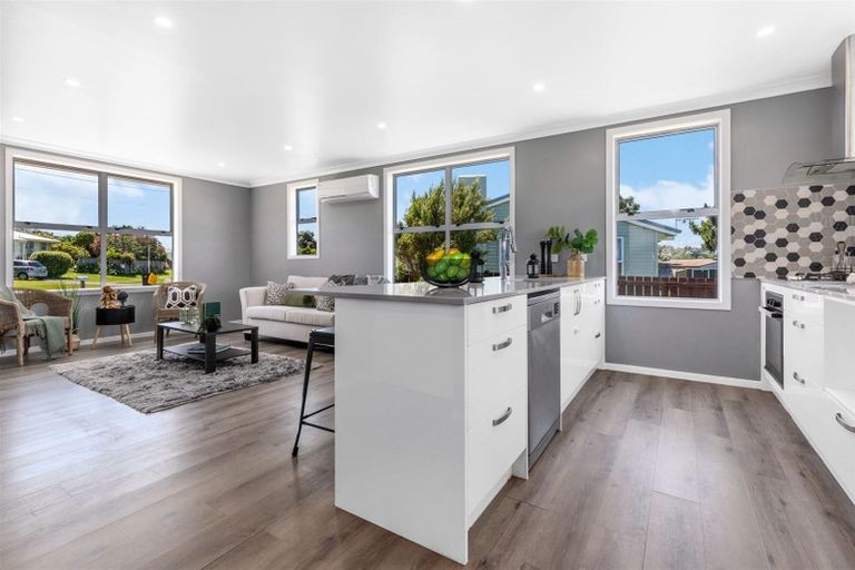 Photo of property in 31 Whanga Crescent, Titahi Bay, Porirua, 5022