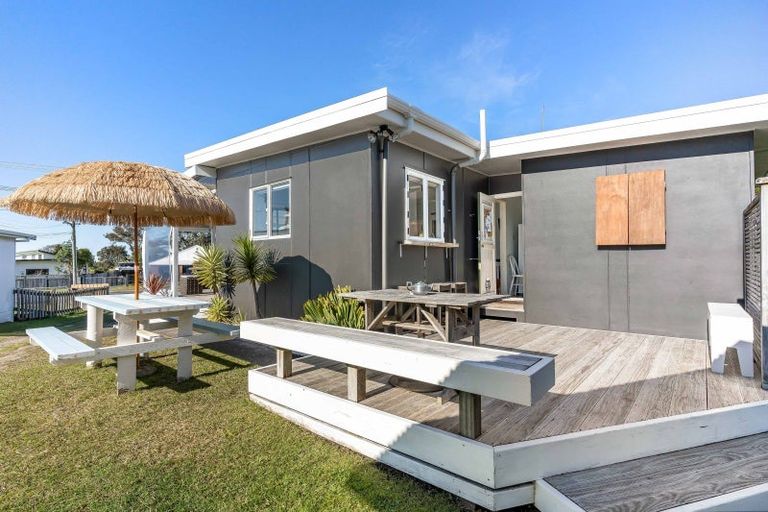 Photo of property in 132 Achilles Avenue, Whangamata, 3620