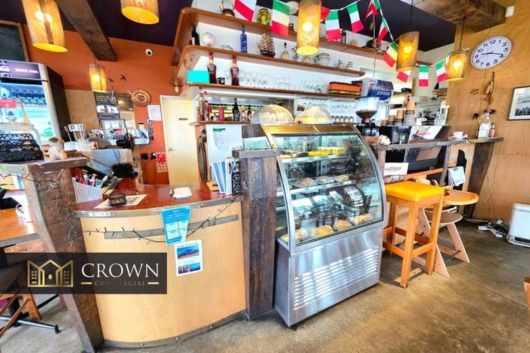 Photo of property in Patent 326 Apartments, 326 Evans Bay Parade, Hataitai, Wellington, 6021