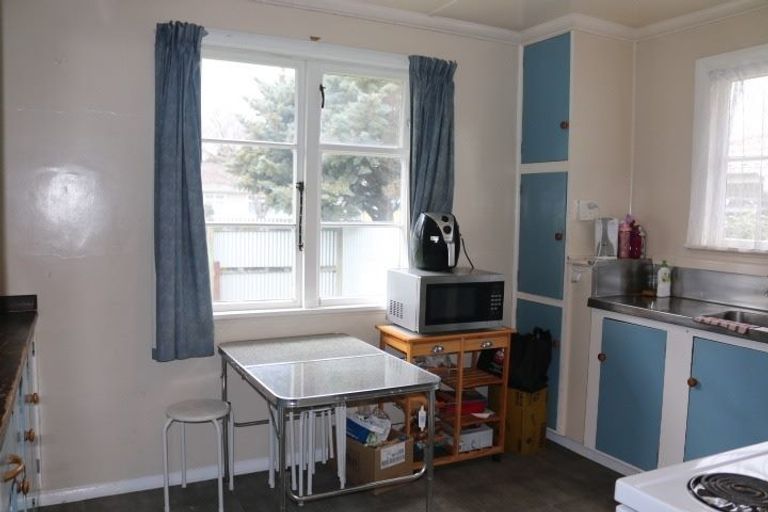 Photo of property in 660 Featherston Street, Roslyn, Palmerston North, 4414