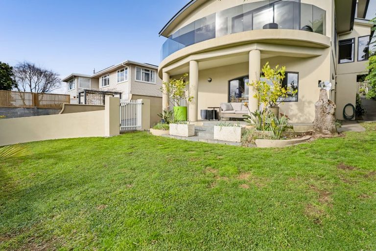 Photo of property in 3 Fairfax Terrace, Frankleigh Park, New Plymouth, 4310
