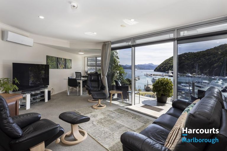 Photo of property in Oxleys Rock Apartments, 303/6 London Quay, Picton, 7220