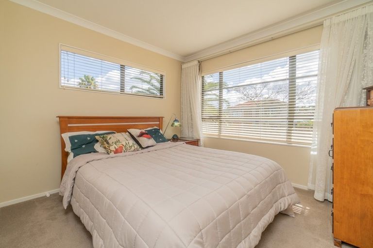 Photo of property in 5 Tollana Road, Te Atatu Peninsula, Auckland, 0610
