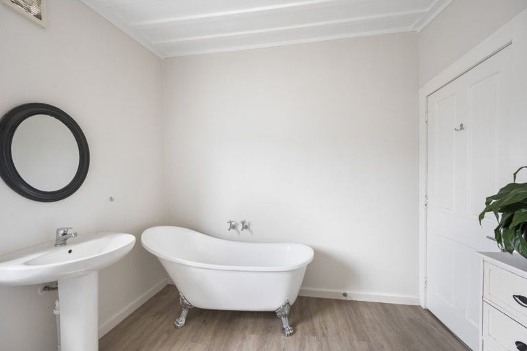 Photo of property in 43 Georges Drive, Napier South, Napier, 4110