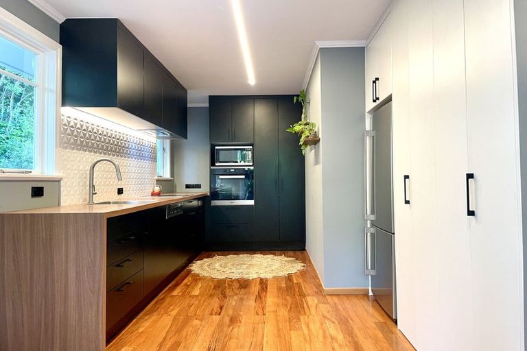 Photo of property in 15 Montreal Grove, Kingston, Wellington, 6021