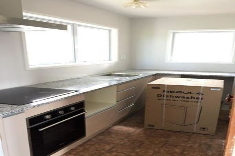 Photo of property in 4/32a Clayburn Road, Glen Eden, Auckland, 0602