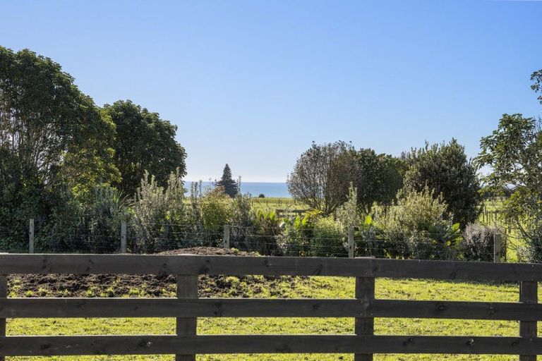 Photo of property in 43 Carrs Road, Urenui, 4377