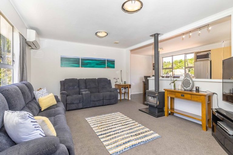 Photo of property in 6a Coates Street, Tawa, Wellington, 5028