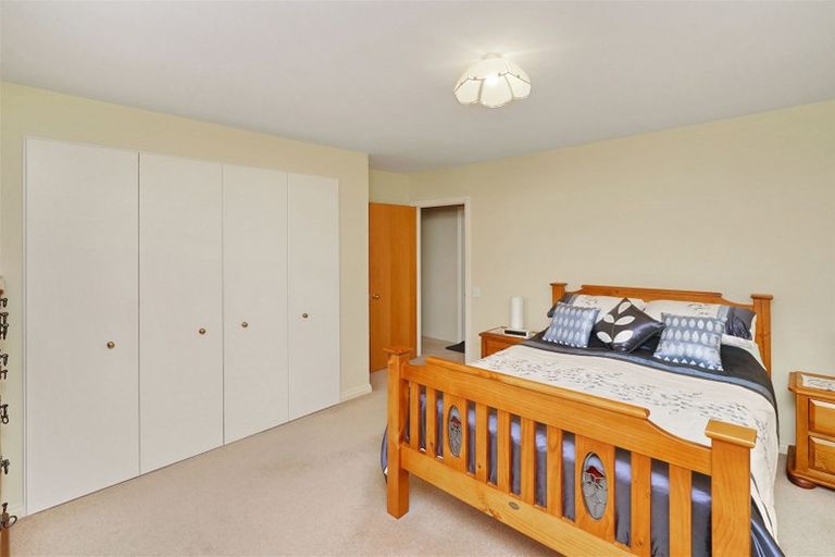 Photo of property in 2/112 Memorial Avenue, Burnside, Christchurch, 8053