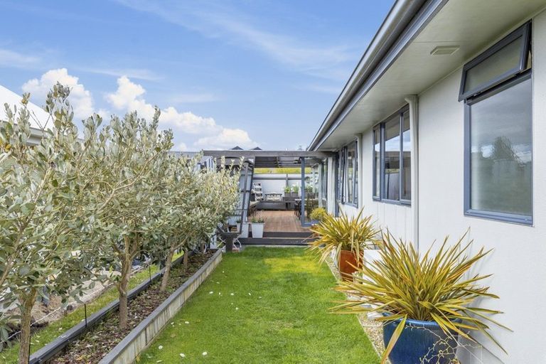 Photo of property in 14 Lakemere Way, Kinloch, Taupo, 3377