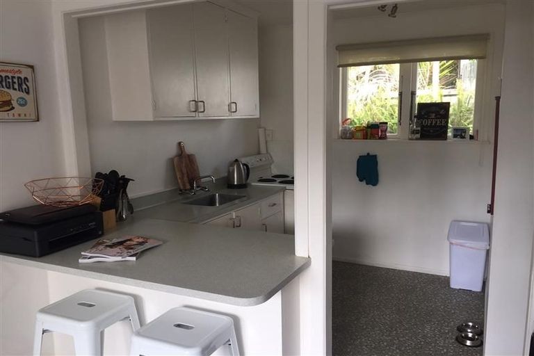 Photo of property in 2/10 William Bond Street, Stanley Point, Auckland, 0624