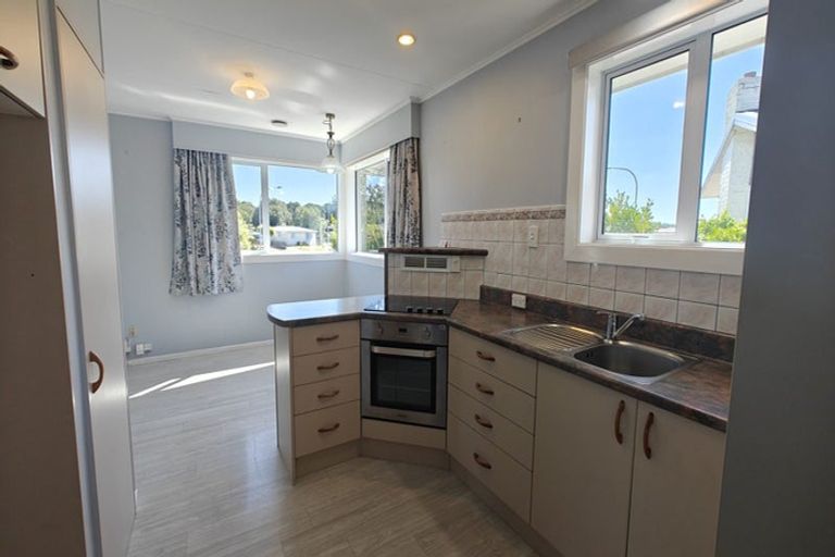 Photo of property in 16 Paisley Street, Kew, Invercargill, 9812