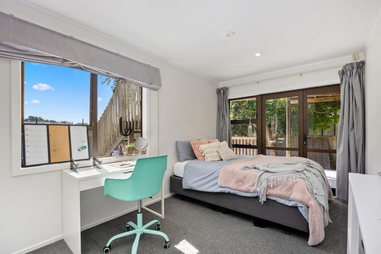 Photo of property in 12 Braemar Road, Rothesay Bay, Auckland, 0630