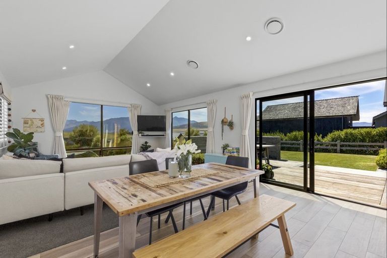 Photo of property in 12 Kinross Lane, Jacks Point, Queenstown, 9371