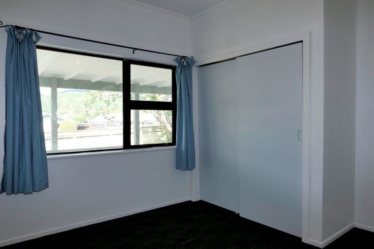 Photo of property in 129 Arawhata Road, Paraparaumu, 5032