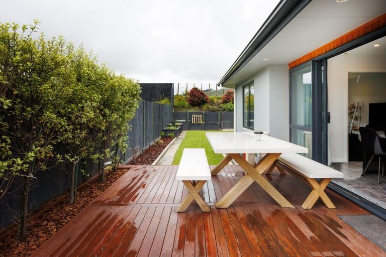 Photo of property in 30 Atlantic Drive, Fitzherbert, Palmerston North, 4410