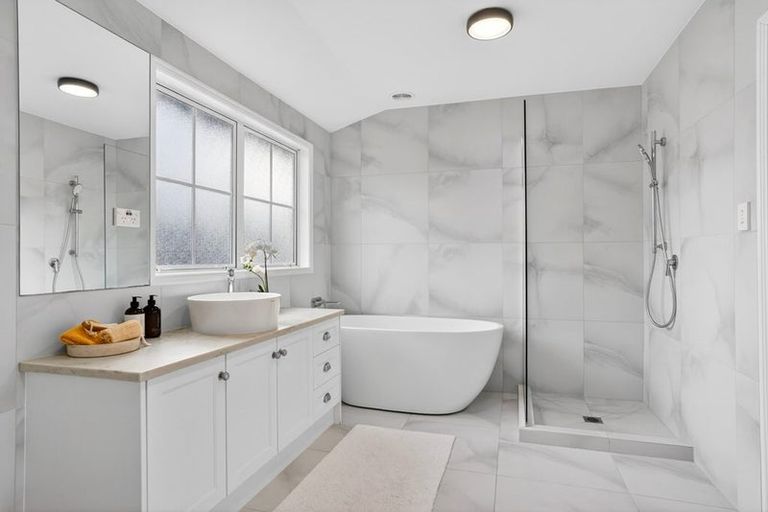 Photo of property in 2/15 Saltburn Road, Milford, Auckland, 0620