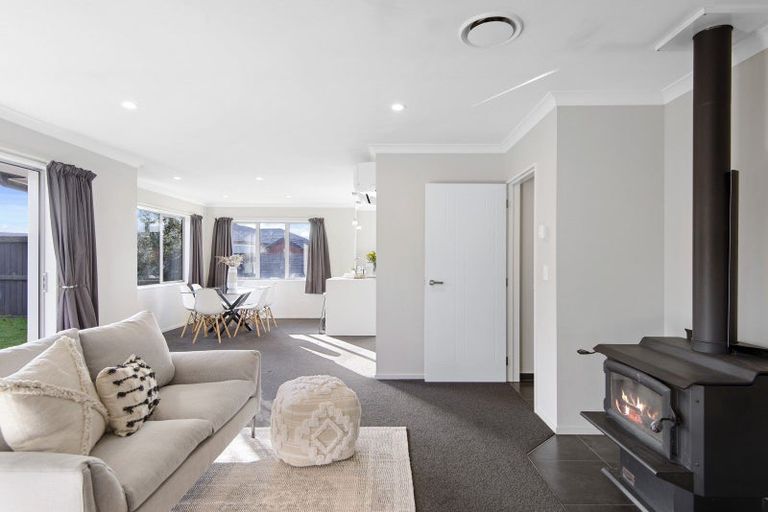 Photo of property in 6 Dundee Close, Darfield, 7510