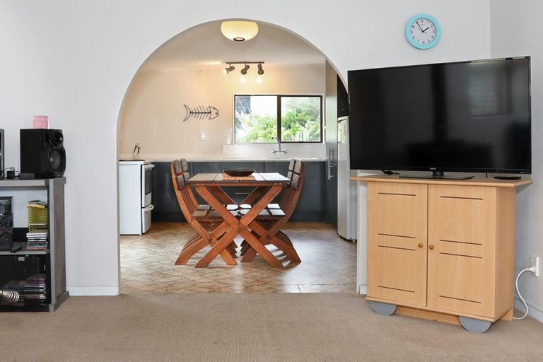 Photo of property in 15 Punga Street, Tangimoana, 4822