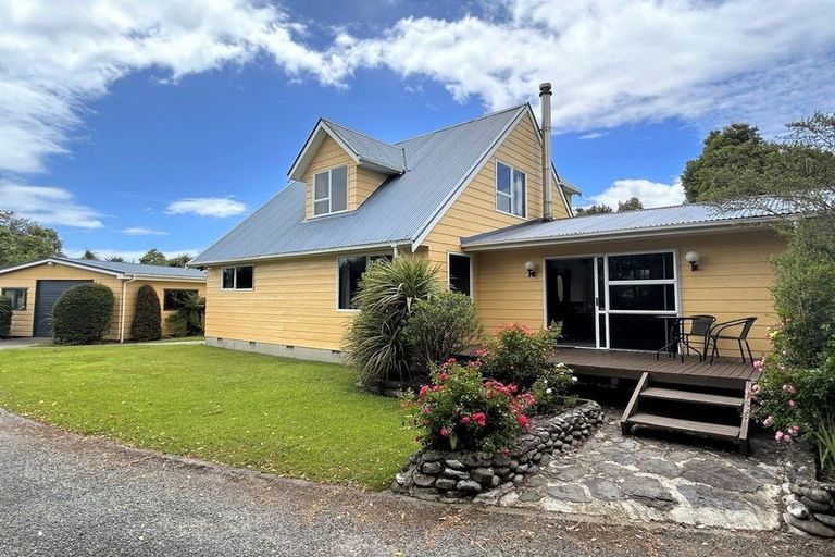 Photo of property in 37 Wakefield Street, Westport, 7825