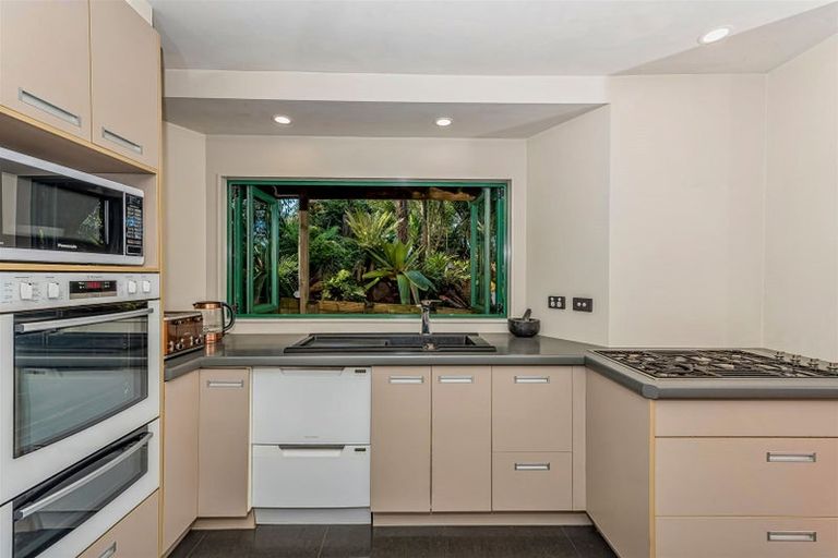 Photo of property in 215 West Harbour Drive, West Harbour, Auckland, 0618