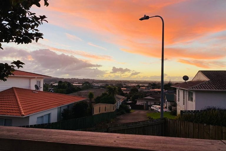 Photo of property in 2/39 Sungrove Rise, Sunnyvale, Auckland, 0612