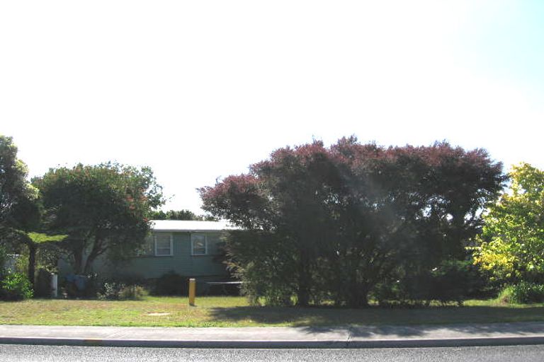 Photo of property in 9 Law Street, Torbay, Auckland, 0630