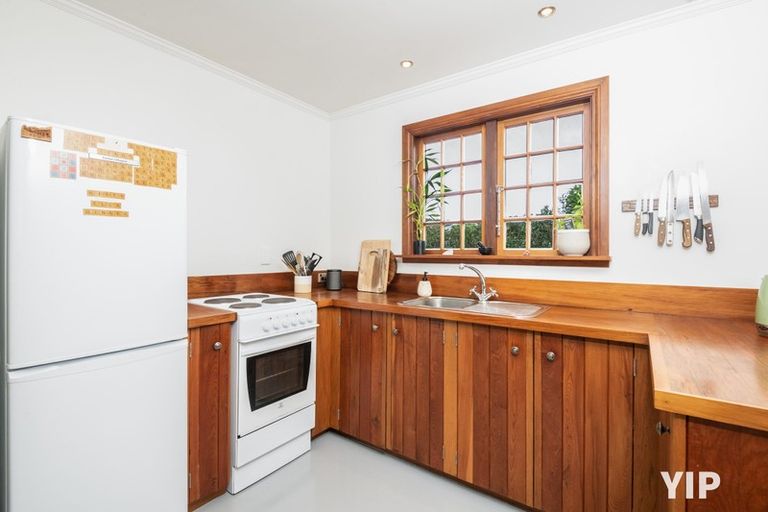 Photo of property in 20a Chapman Street, Newlands, Wellington, 6037