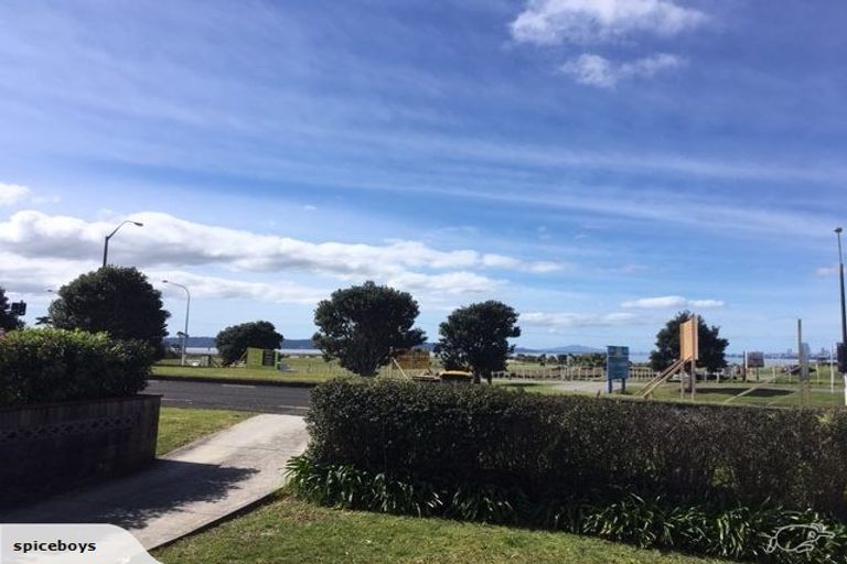 Photo of property in 7 Tatau Way, Te Atatu Peninsula, Auckland, 0610