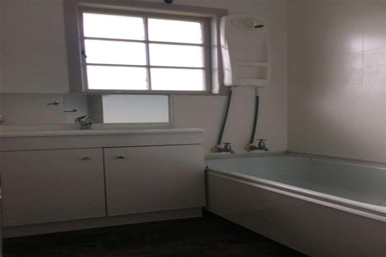 Photo of property in 8 Cargill Street, Papakura, 2110