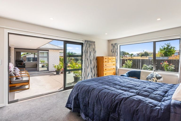 Photo of property in 24 Barry Curtis Place, Levin, 5510