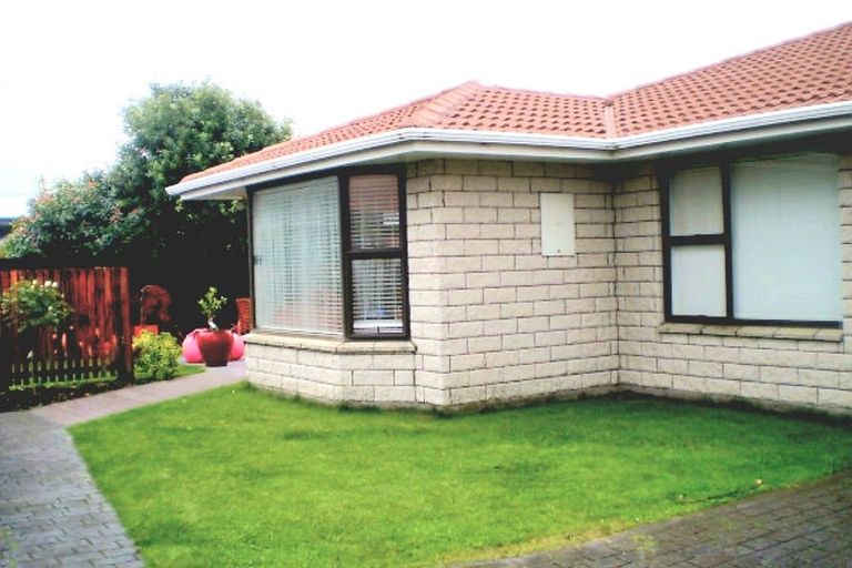 Photo of property in 2/5 Gibbs Place, Halswell, Christchurch, 8025